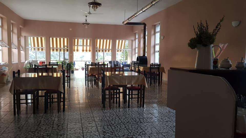 Agroturizem Hotel Vila Franceze Koman Εξωτερικό φωτογραφία