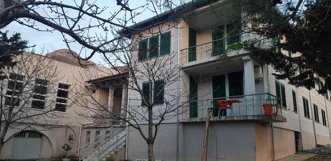 Agroturizem Hotel Vila Franceze Koman Εξωτερικό φωτογραφία